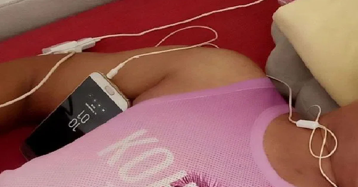 THAI MAN ELECTROCUTED TO DEATH WHILE CHARGING AND USING HANDPHONE