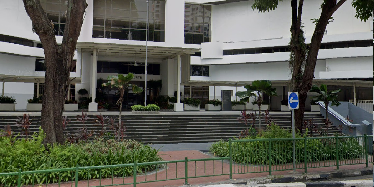 WOMAN KICKS AND BITE OWN FATHER AFTER SLAPPING MAID