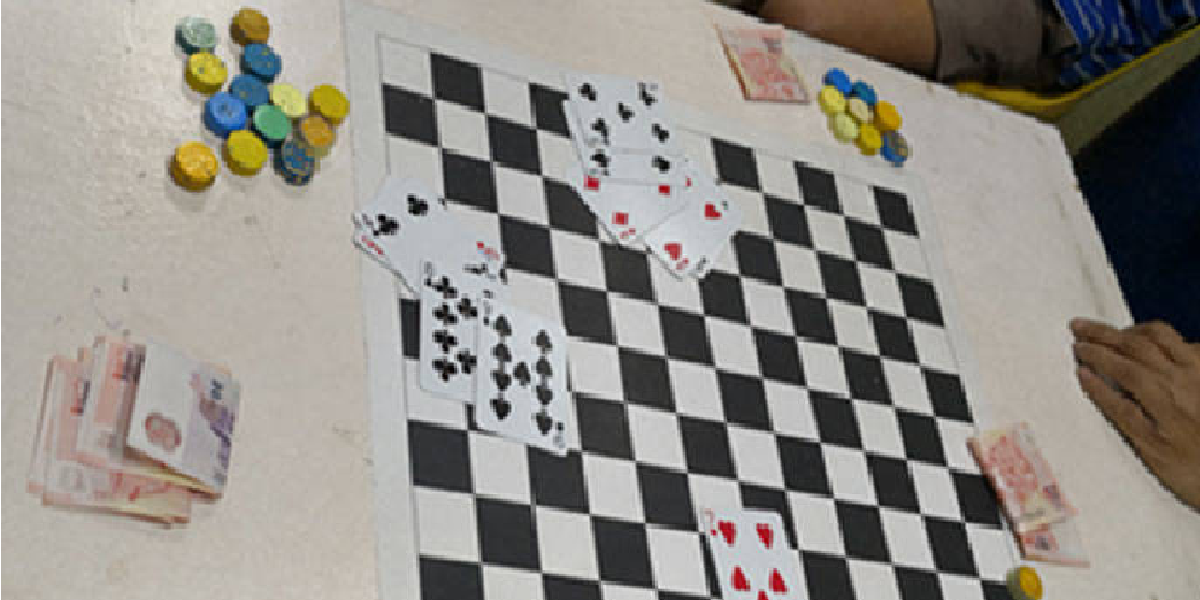 4 MAN ARRESTED AFTER GAMBLING IN PUBLIC AT BUKIT BATOK