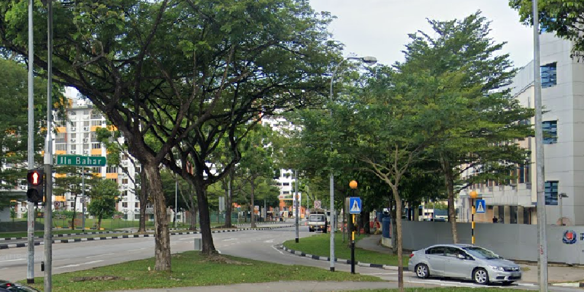 PRIVATE HIRE VEHICLE HIT AND RUN ALONG JALAN BAHAR NEAR POLICE STATION