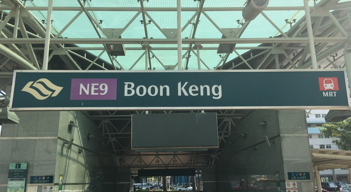 MAN CHARGED AFTER EXPOSING HIS PRIVATES AND POKE WOMAN IN MRT