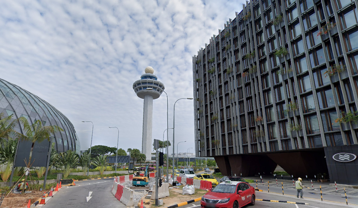 GOJEK DRIVER “KICK” PASSENGER OUT AFTER HE WAS REFUSED TIPS
