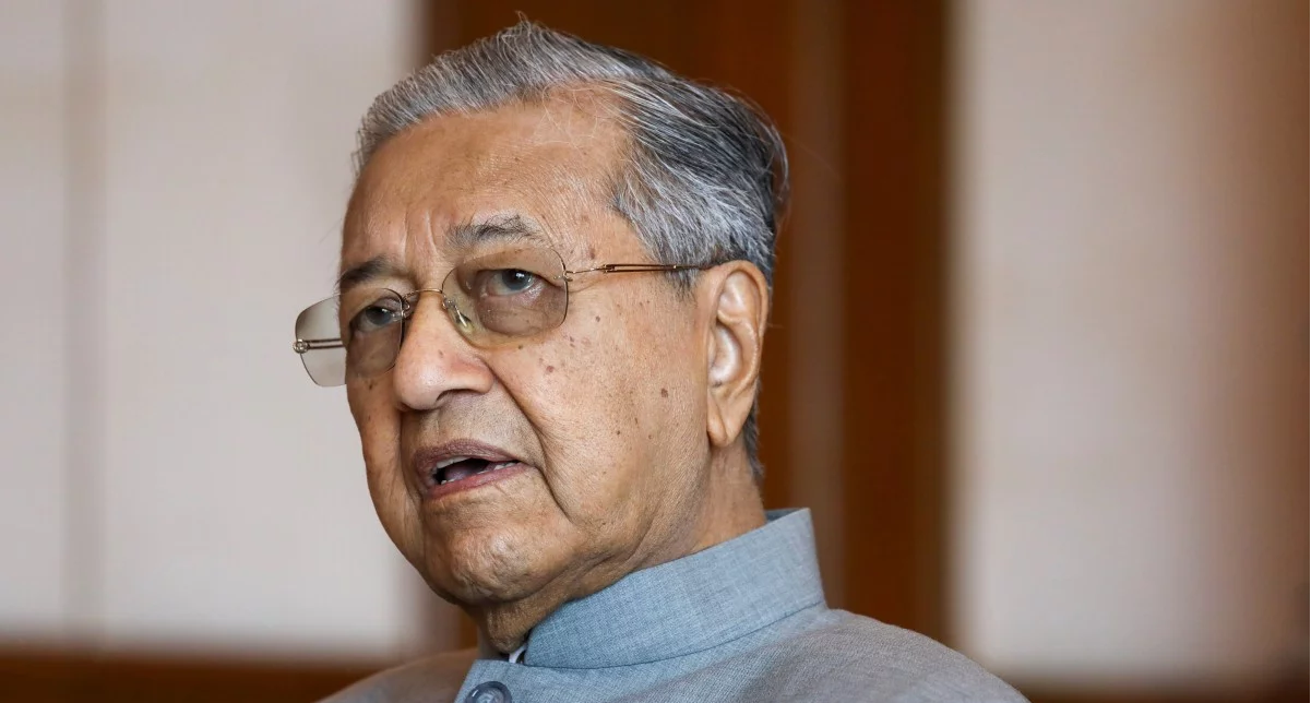 MAHATHIR SUBMITTED RESIGNATION LETTER TO SULTAN