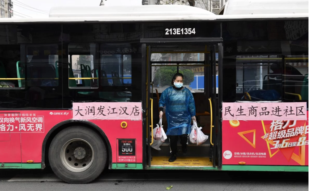 COVID-19 SURVIVES IN AIR FOR 30 MINS AND TRAVEL TWICE AS FAR AS PREVIOUSLY STUDIED