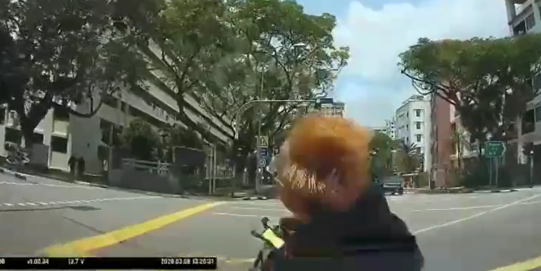 PMD RIDER USE PHONE AND CROSS DURING RED LIGHT GETS KNOCKED AT WOODLANDS AVENUE 1