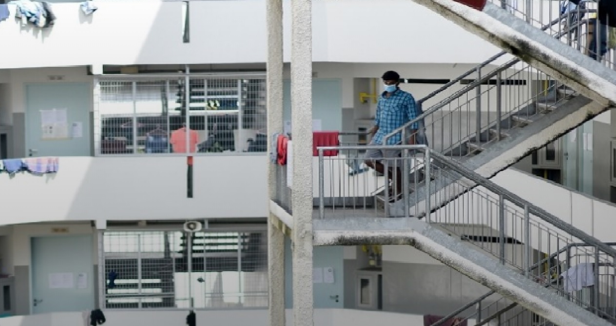 1016 NEW CASES ON 22 APRIL SINGAPORE HAS MORE THAN 10,000 CASES