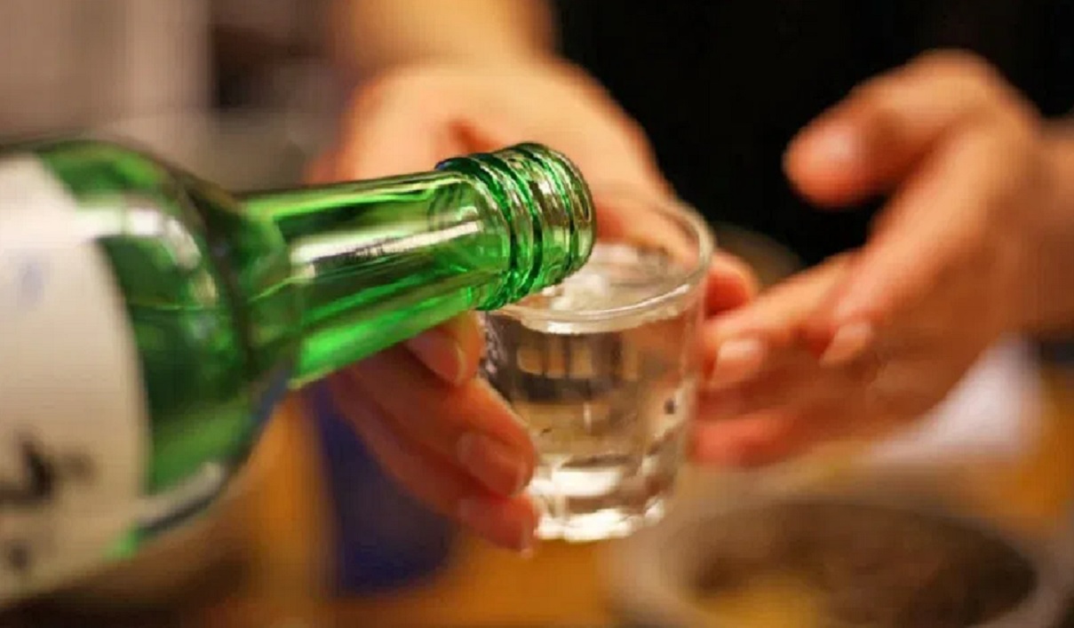 MAN UNSURE IF HE CHEATED ON HIS WIFE WITH SECRETARY BUT HAVE FEELINGS FOR HER