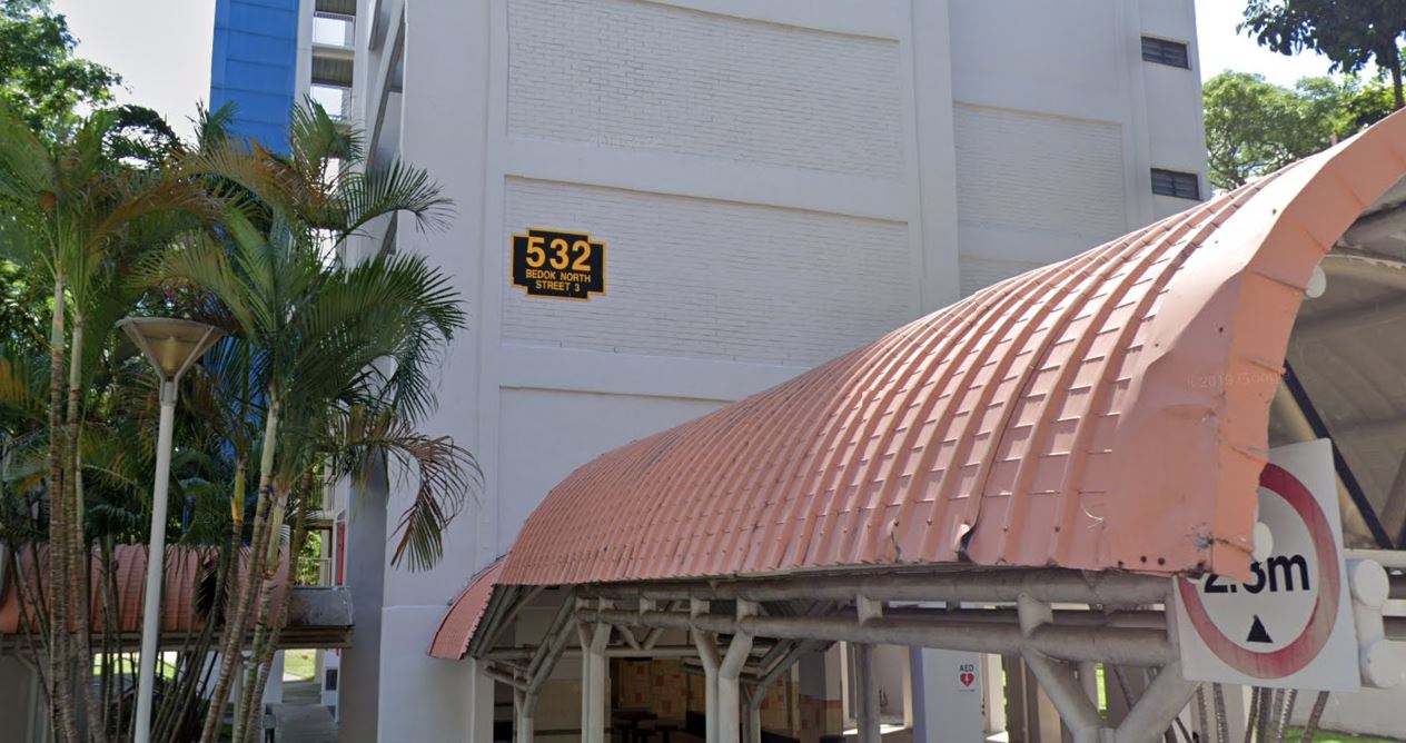 DRUNK MAN CAUGHT BY POLICE FOR MEETING FRIENDS, FLASHING LIGHT AT POLICE OFFICER