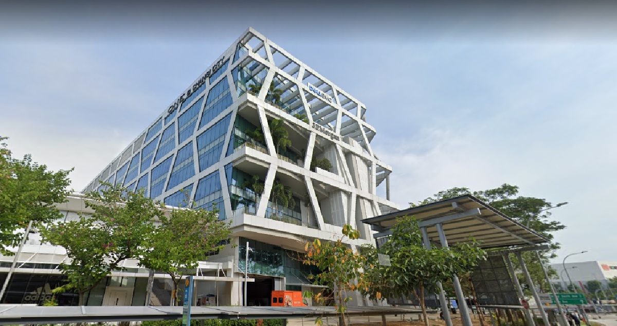 FT GETS JOB WHILE ON TOURIST VISA BUT STUCK IN SG AFTER EP REJECTED