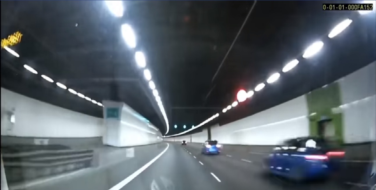 MORE THAN 20 CARS CAUGHT RACING ON EXPRESSWAY