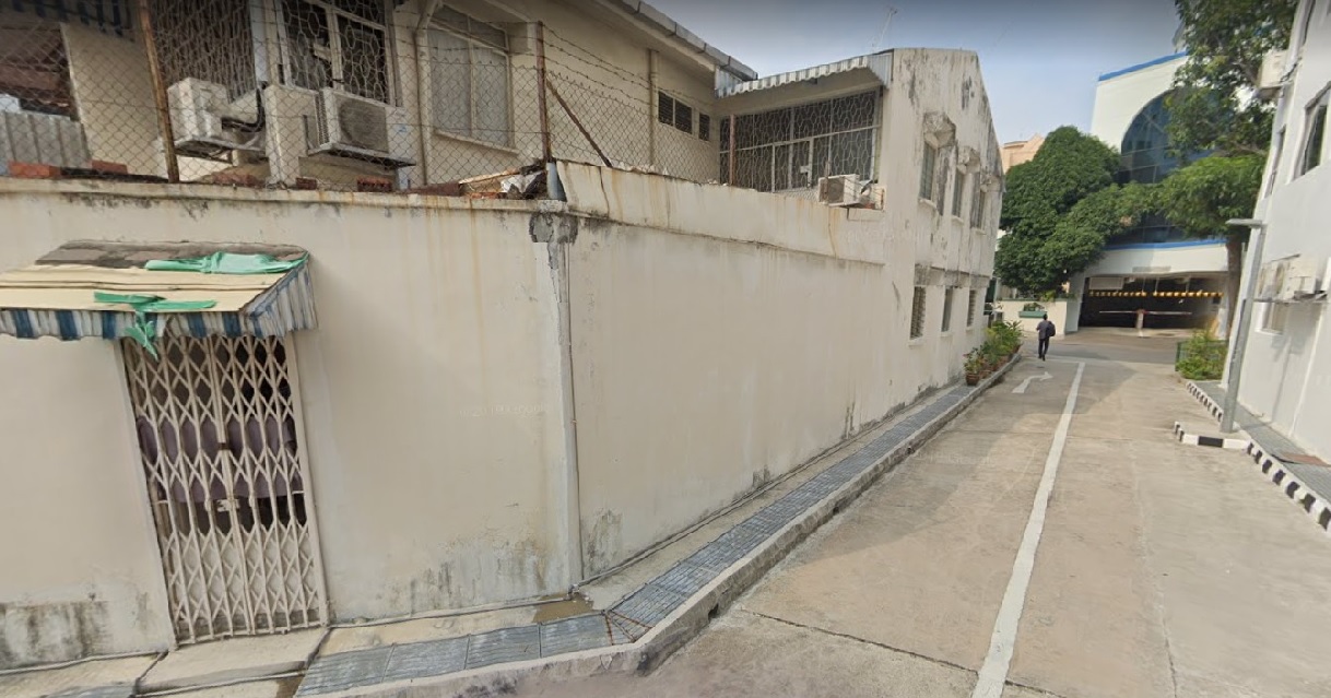 DIRTY MASSAGE WITH “EXTRA SERVICE” STILL OPERATING IN PAYA LEBAR