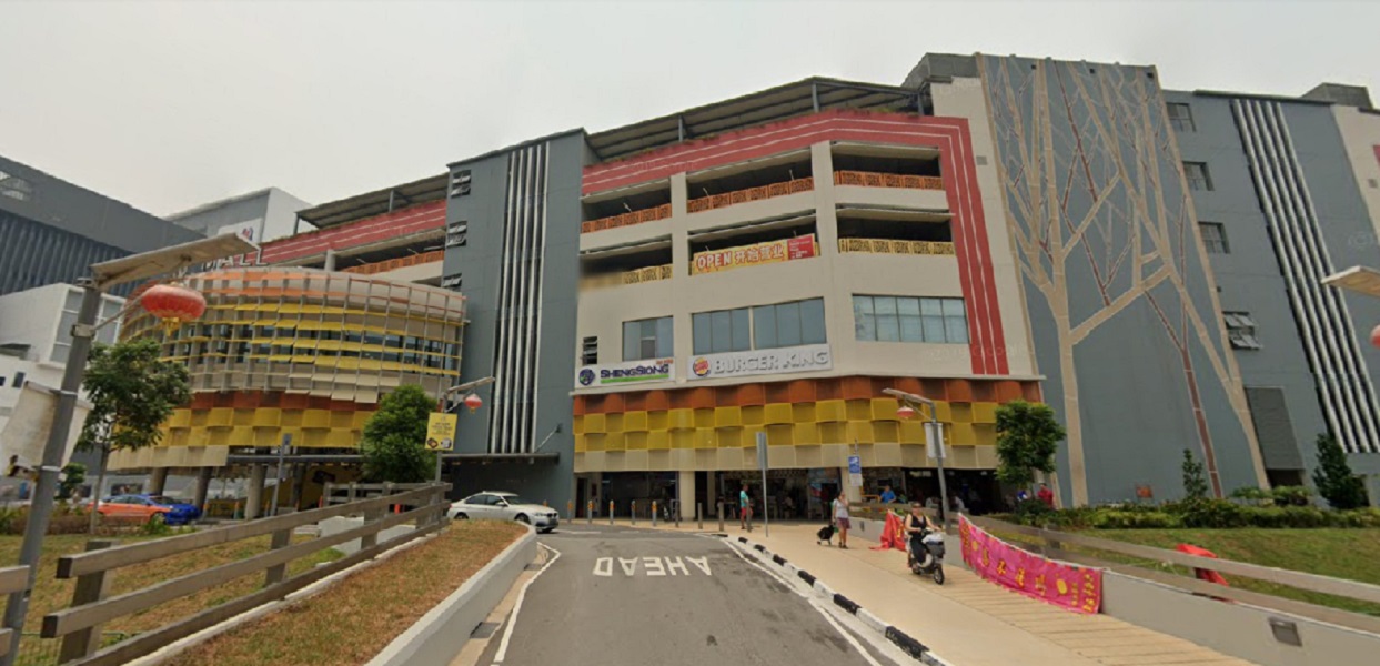 CUSTOMER COMPLAINS ABOUT YUMSEA SEAFOOD SOUP RUDE CUSTOMER SERVICE