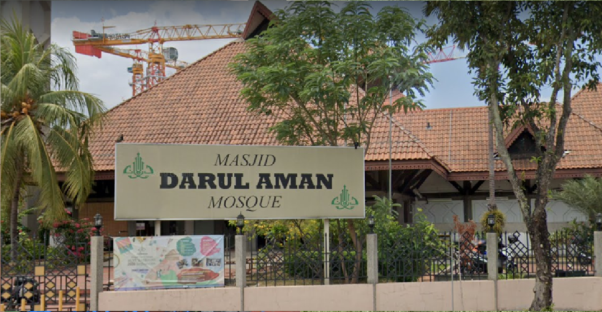 MAN HIGH ON DRUGS STRIPS NAKED IN MOSQUE & ASSAULT POLICE