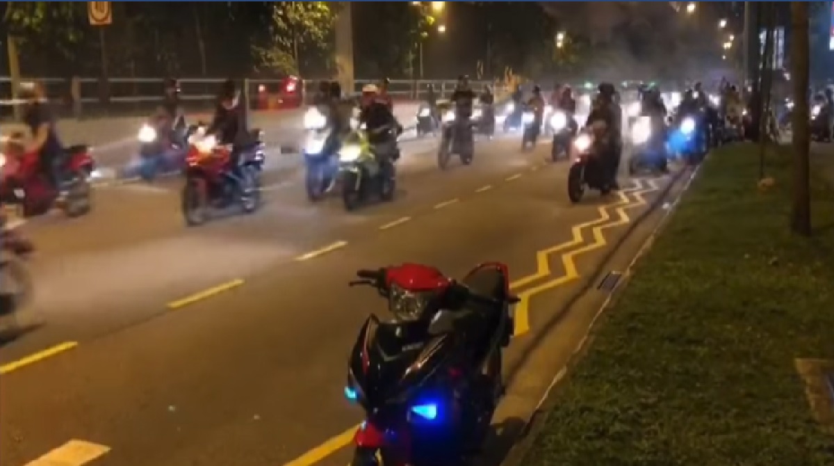 GROUP OF 50 BIKERS GATHER AT PETROL KIOSK BEFORE RACING OUT TOGETHER