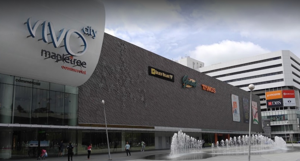 20 Y.O GANG UP WITH FRIENDS TO  BEAT UP LOVE RIVAL @ VIVO