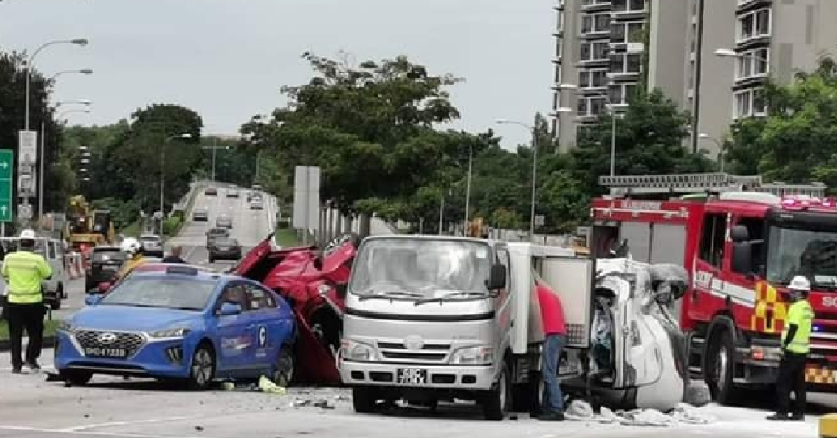 2 CAR OVERTURN AFTER FREAK ACCIDENT @ PASIR RIS