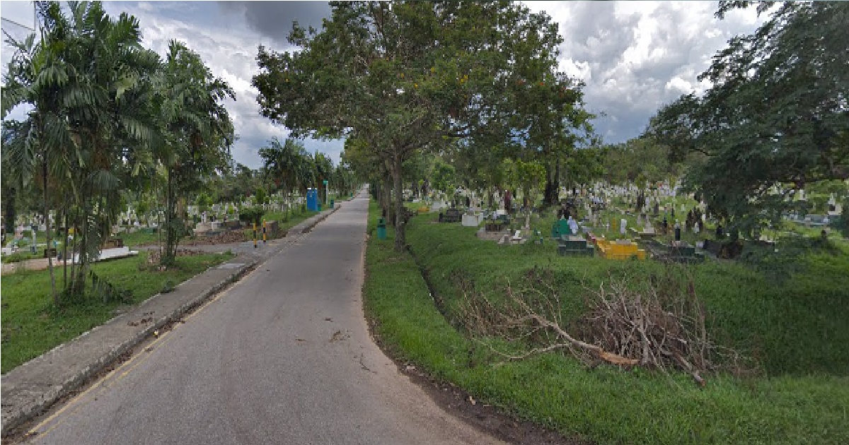 WOMAN & ELDERLY MUM KICKED OUT OF GOJEK, MADE TO ALIGHT @ CEMETERY AFTER ARGUMENT