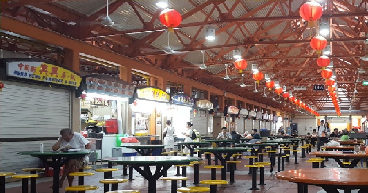 SG FEMALE MED UNDERGRAD SLAPS FIRST DATE AS HE LOOKS DOWN ON HER HAWKER PARENTS