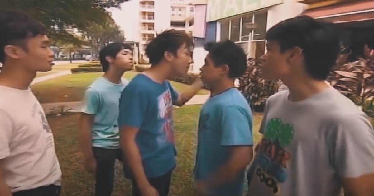 FIGHT AT BEDOK INVOLVING MORE THAN 10 PEOPLE, 5 YOUNG PUNKS ARRESTED