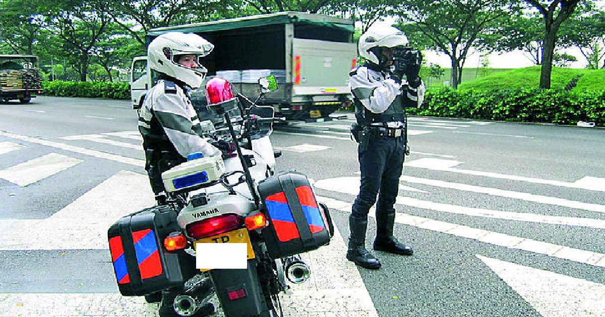 MAN ALLEGEDLY DROVE OFF DURING POLICE CHECK, DRAGGED THE POLICEMAN ALONG