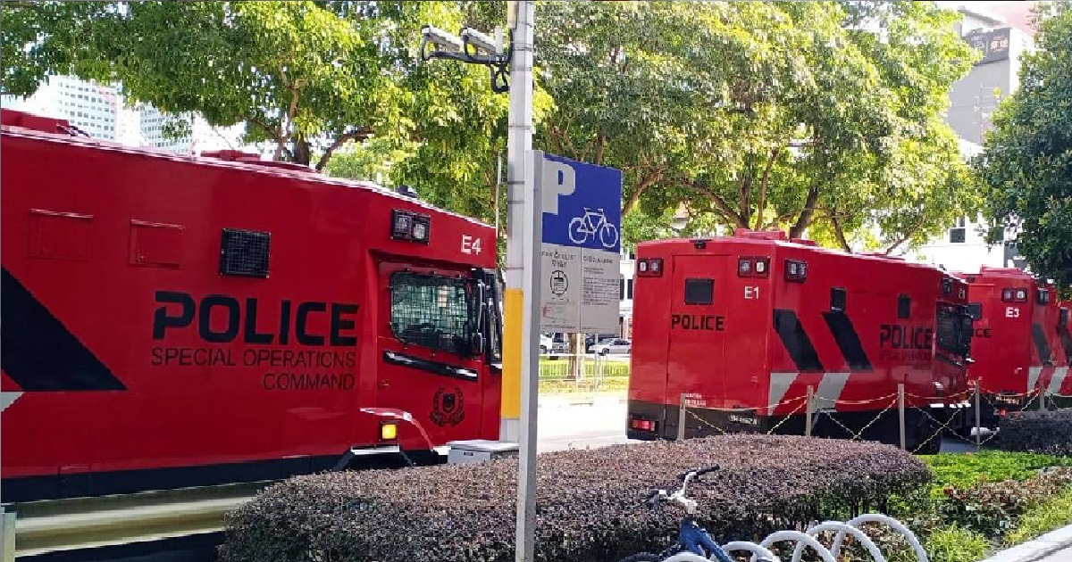 16-YEAR-OLD WITH KNIFE LOCKS HIMSELF INSIDE ROOM, ARRESTED BY SOC OFFICERS