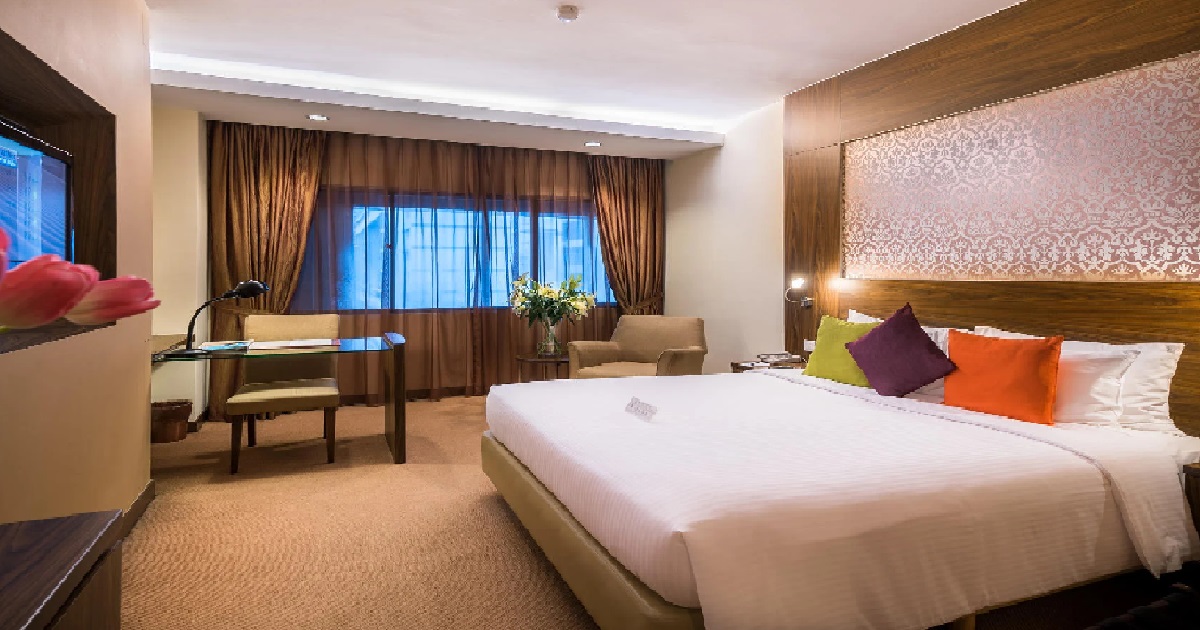FOREIGN STUDENT CAUGHT BREACHING SHN, HANGS HIMSELF FROM CEILING IN HOTEL ROOM