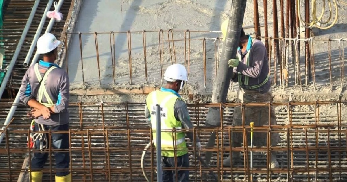 BANGLA WORKER KILLED BY FALLING EXCAVATOR ATTACHMENT AT UBI