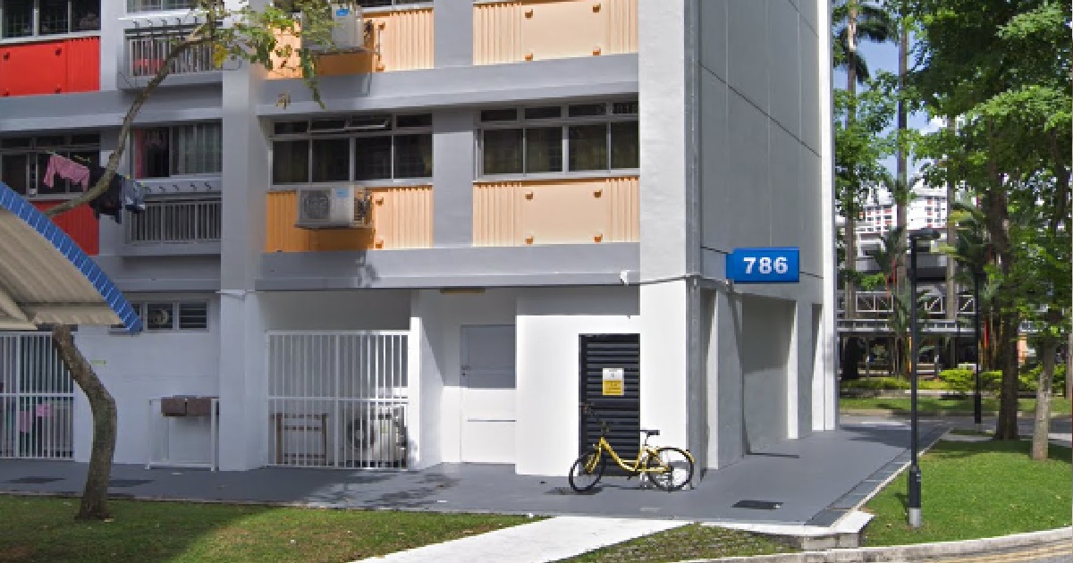 MAN JUMPED DOWN FROM 14TH STOREY OF HDB, LEFT BEHIND PHOTO OF WOMAN AT SCENE