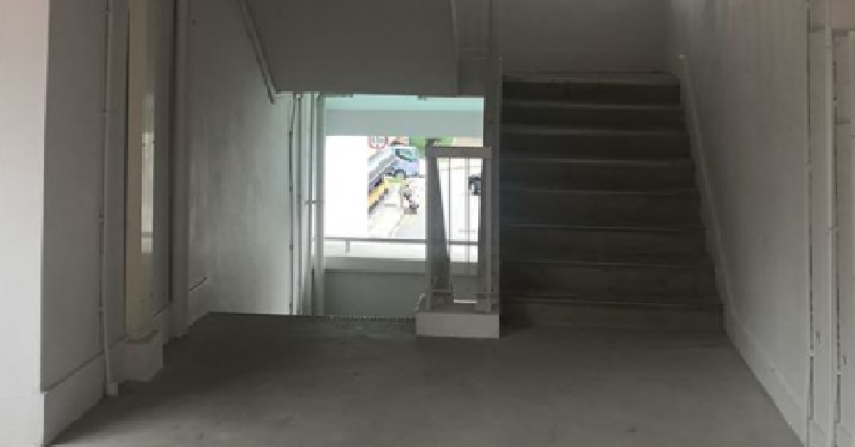 WOMAN BROKE CIRCUIT BREAKER RULES AND MEET GUY TO “EXERCISE AT STAIRCASE”
