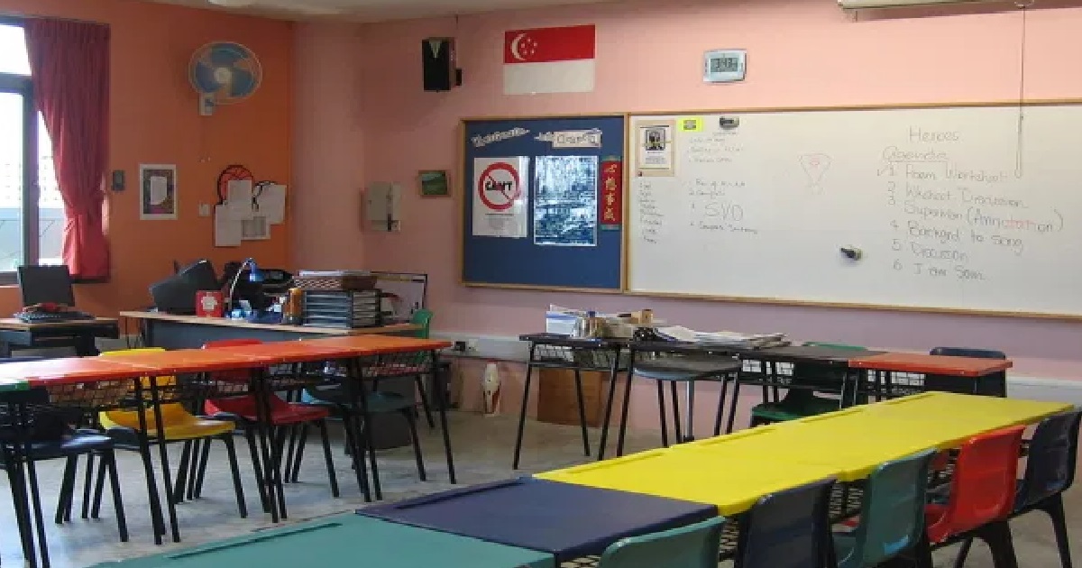 YOUNG PUNK HAVE S*X WITH 13 Y.O GIRL INSIDE SCHOOL CLASSROOM