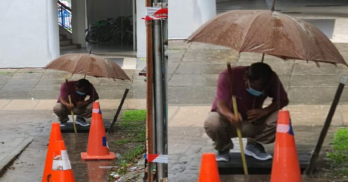 KIND-HEARTED MAN HELPS TO CLEAR DRAIN IN THE RAIN, TO PREVENT DENGUE SPREADING