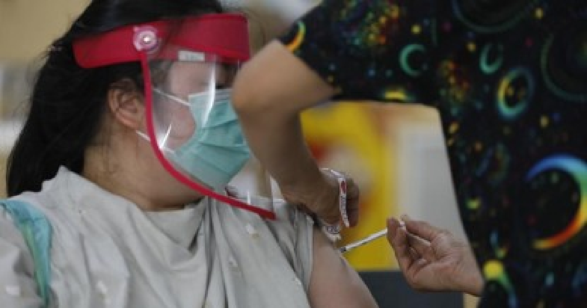 PHILIPPINE ANNOUNCE S’PORE TO HIRE 230 VACCINATORS FROM PHILIPPINE. $2300 SALARY