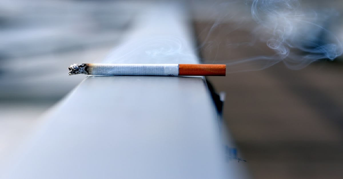 GF HELPS BF TO QUIT SMOKING BY SMOKING HIS KKJ, SO HE WILL BE DISTRACTED