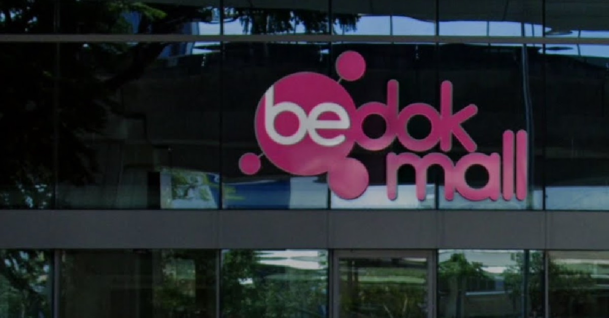 SAFETY AMBASSADOR PUNCHED BY MAN AT BEDOK MALL & REFUSED TO WEAR MASK