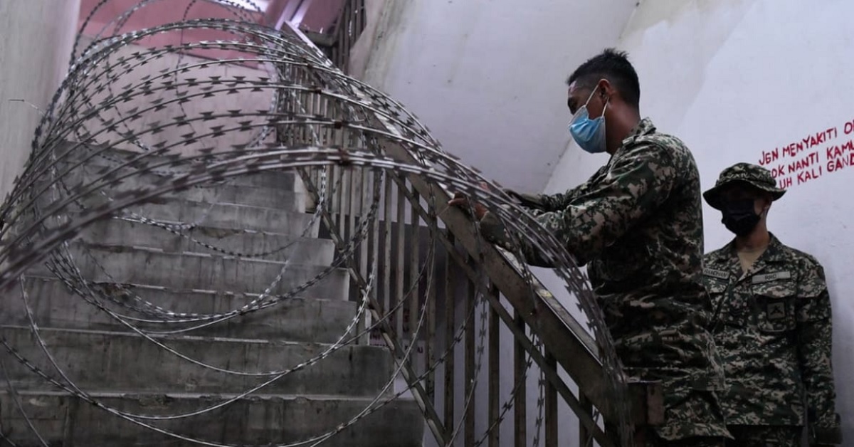 M’SIA BOLEH: SETS UP BARBED WIRE TO RESTRICT MOVEMENT, IF HAVE FIRE ALL DIE