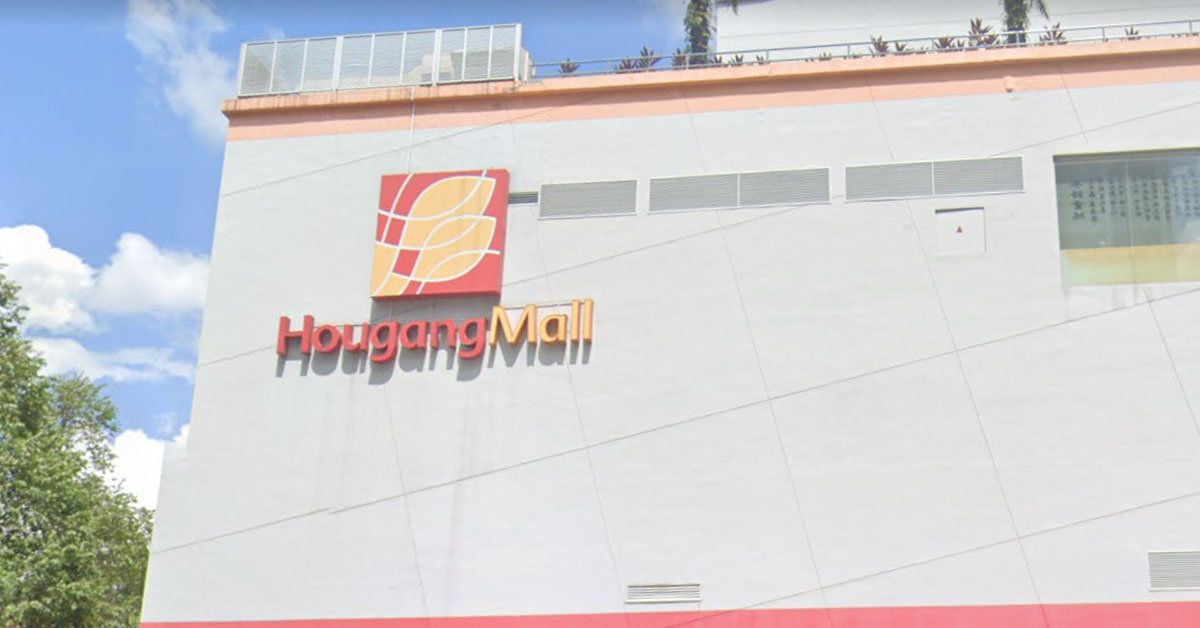 PERVERT AT HOUGANG MALL TARGETING SECONDARY SCHOOL GIRLS