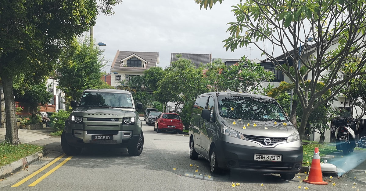 DRIVER GOES AGAINST TRAFFIC STILL HAVE THE CHEEK TO STEP OUT TAKE PHOTO
