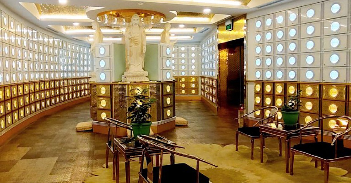 GUY HIT ON CHIOBU WANT BE HER CUSTOMER, END UP SHE SELLS NICHE