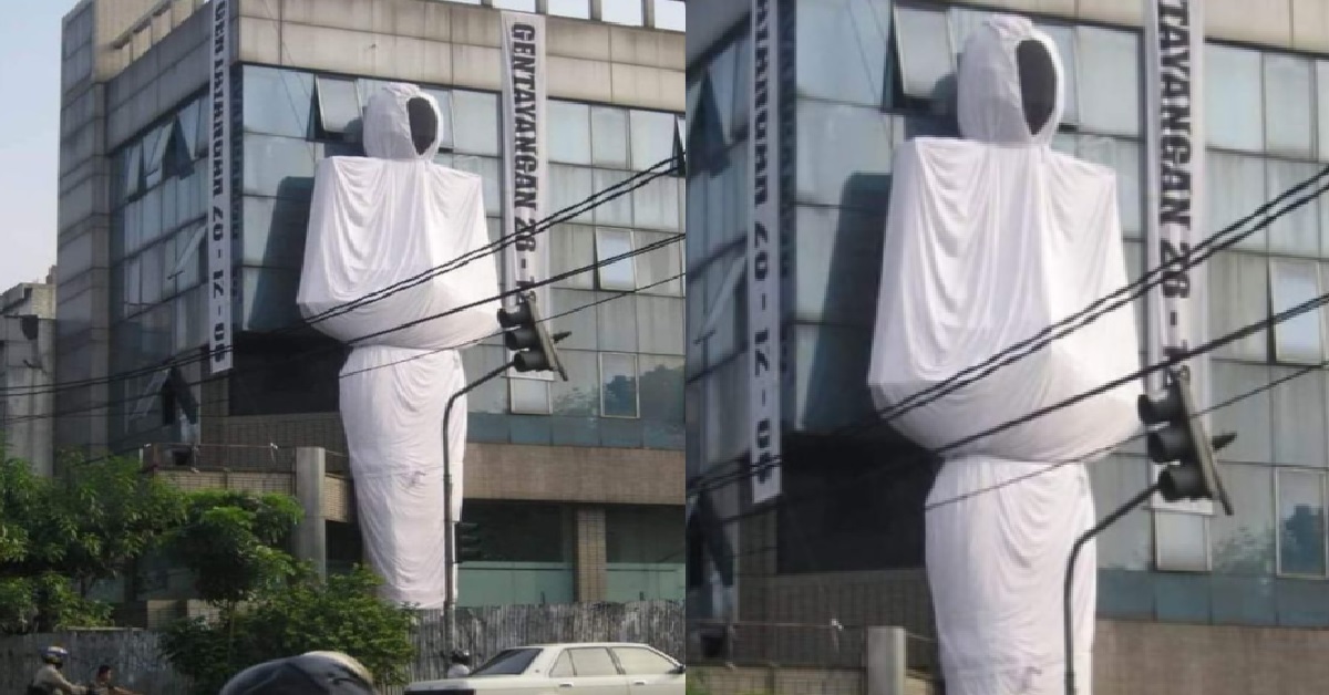 GIANT POCONG SEEN OUTSIDE BUILDING IN INDONESIA