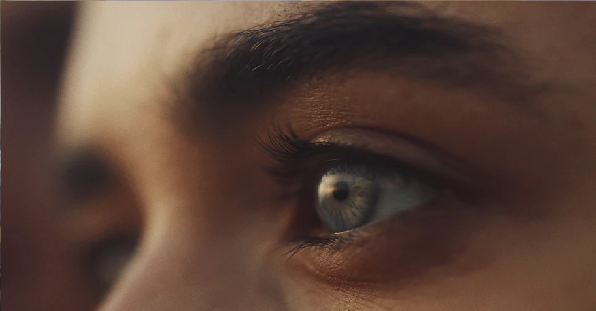 XMM FALL IN LOVE WITH CLASSMATE BECAUSE THEY MADE EYE CONTACT