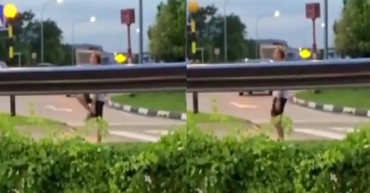 UNCLE “HENTAK KAKI”, MARCHING ON THE SPOT IN THE MIDDLE OF THE ROAD