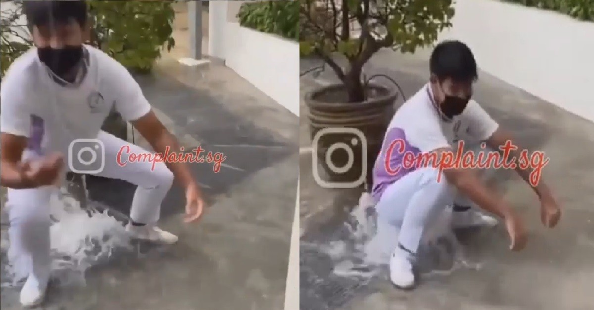 YP SQUAT DOWN & USE WATER FROM LONGKANG TO WASH HIS BACKSIDE