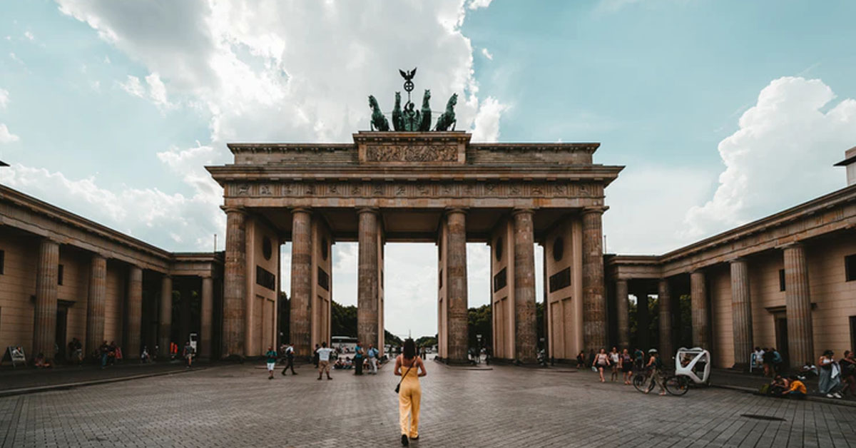 FULLY VACCINATED PEOPLE CAN TRAVEL TO GERMANY WITHOUT QUARANTINE