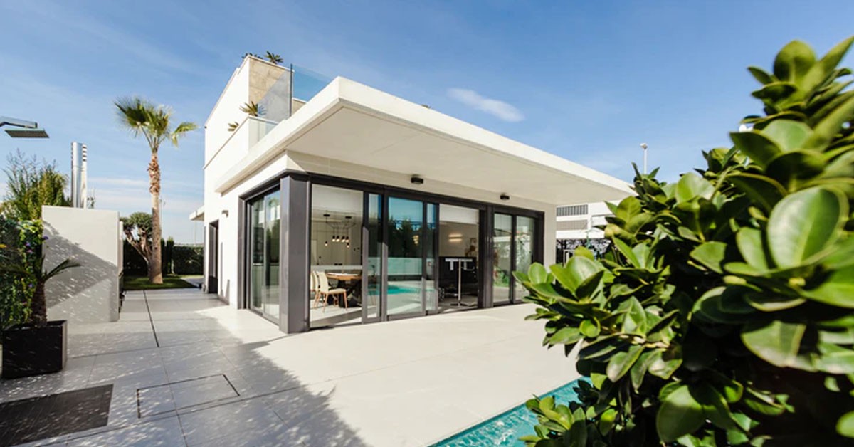 WOMAN SHOWS OFF HER HUSBAND EARNING OVER 150K/ MONTH, BUT SHE WORTH PEANUTS