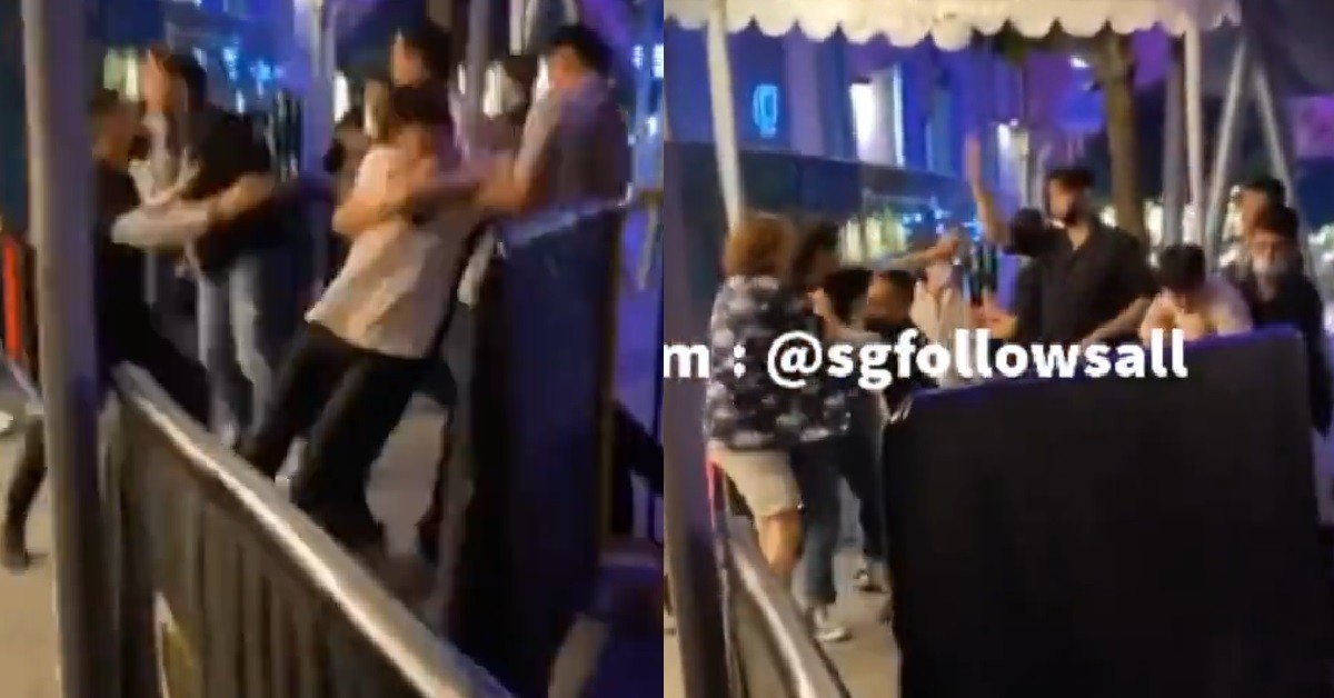 GANGSTERS FIGHTING @ CLARK QUAY, AH BENG FIGHT UNTIL SHIRT TORN