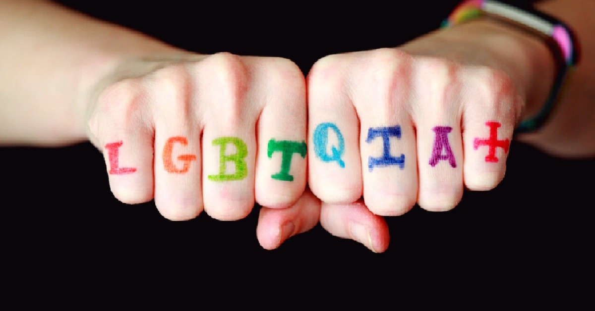 GUY’S GAY FRIEND CONFESS TO HIM, HE ALSO SECRETLY GAY, DON’T KNOW WHAT TO DO