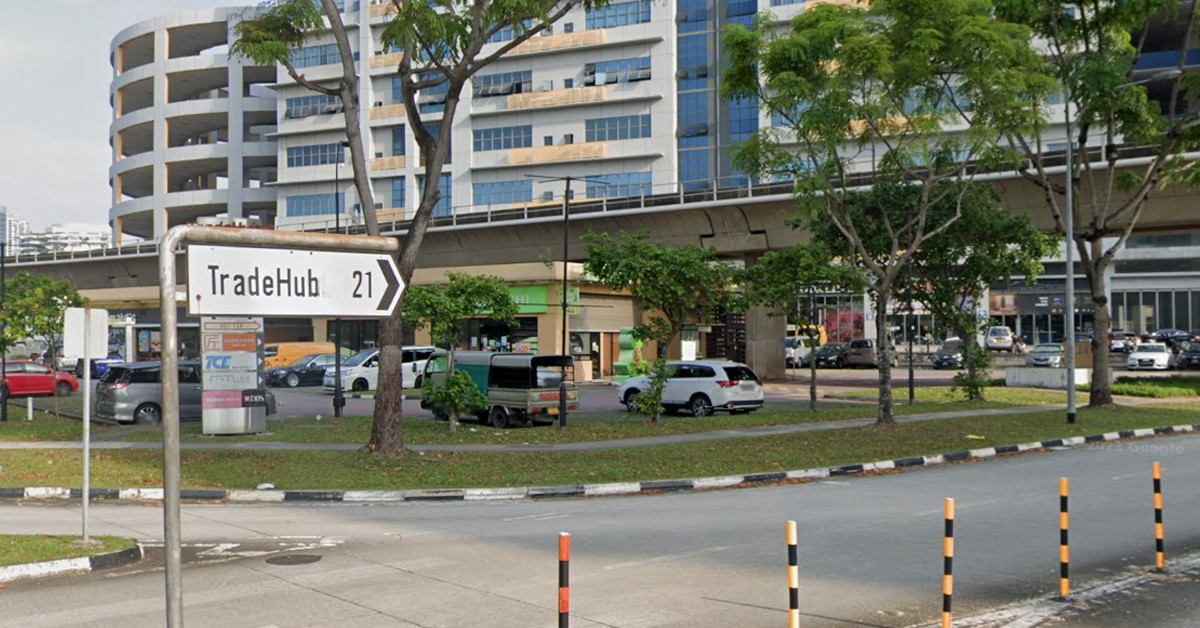 35 PEOPLE CHARGED FOR DRINKING AT UNLICENSED KTV @ TRADEHUB 21