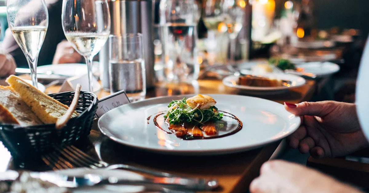 GIRL MARRIED GUY FOR MONEY, DIVORCE BECAUSE CAN’T EAT IN FANCY RESTAURANT