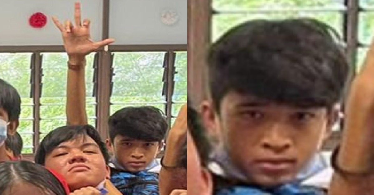 XIAO BENG FLASH AEROPLANE GANG SIGN, WANT TO REPRESENT CHANGI AIRPORT