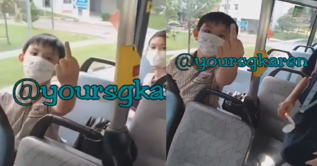 XIAO BOIBOI POINT MIDDLE FINGER, SCARE AWAY XIAO MEIMEI